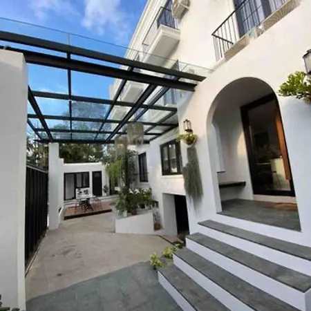 Loewys Home Tanjung Duren Jakarta Barat-3